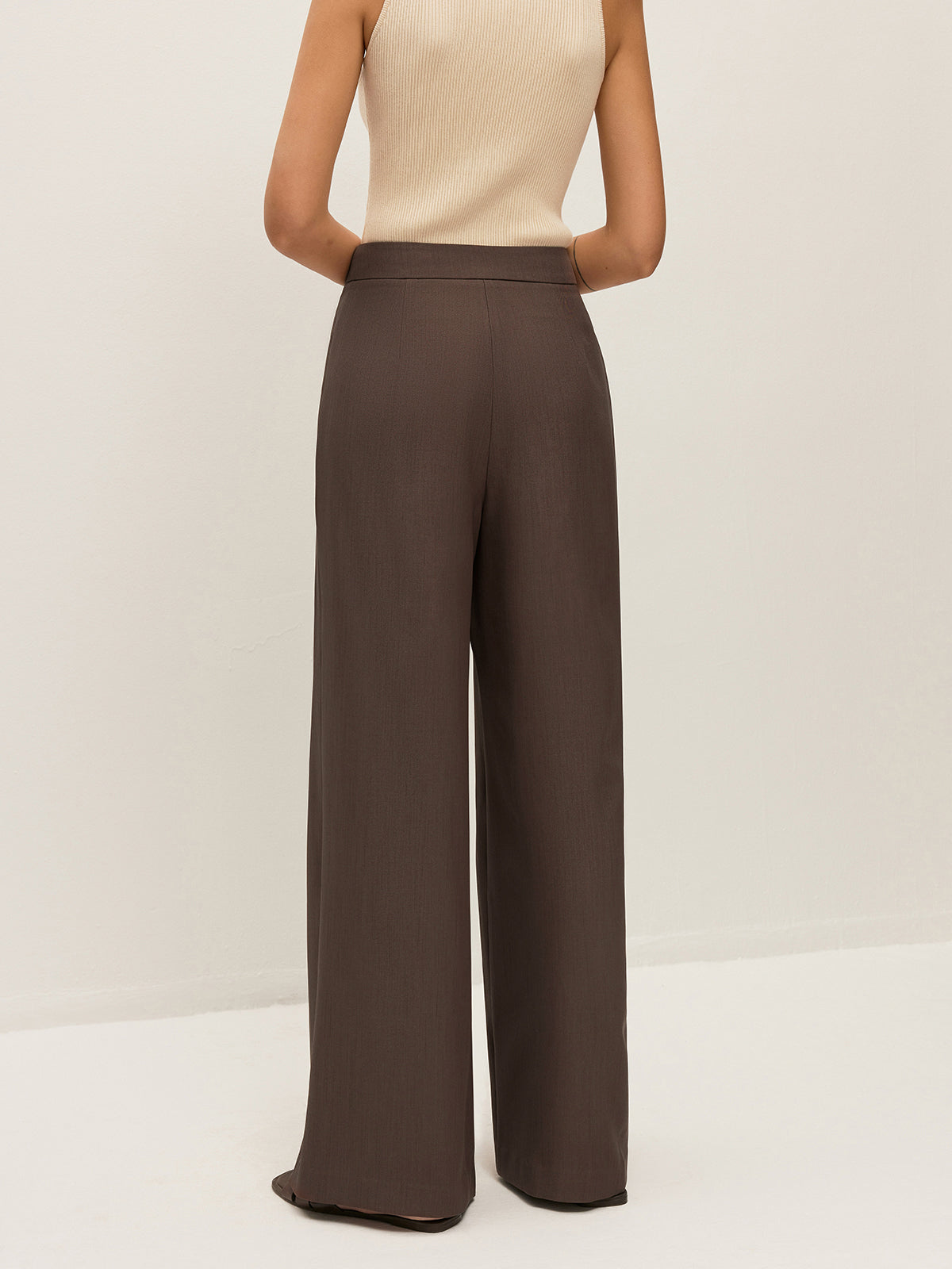 Mid-Waist Metal Detail Pleated Pants