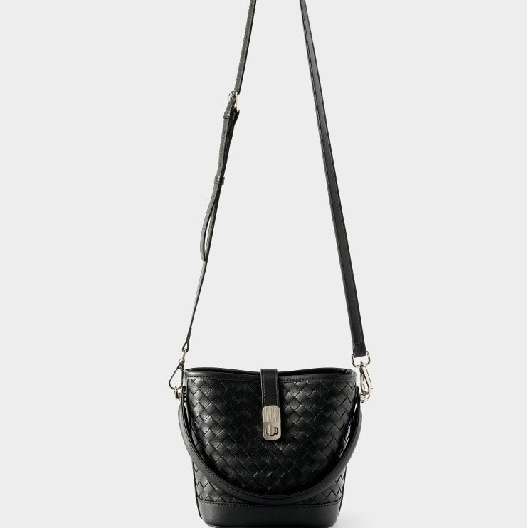 Women’s Genuine Sheepskin Woven Bucket Bag – Elegant Commuter Style
