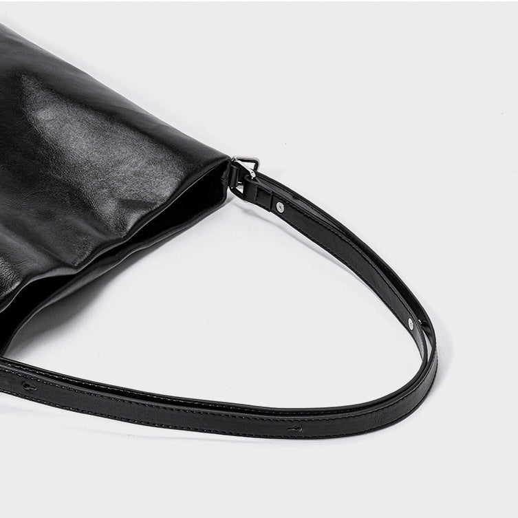 Versatile Carry Sleek Leather Chain-Strap Bucket Bag