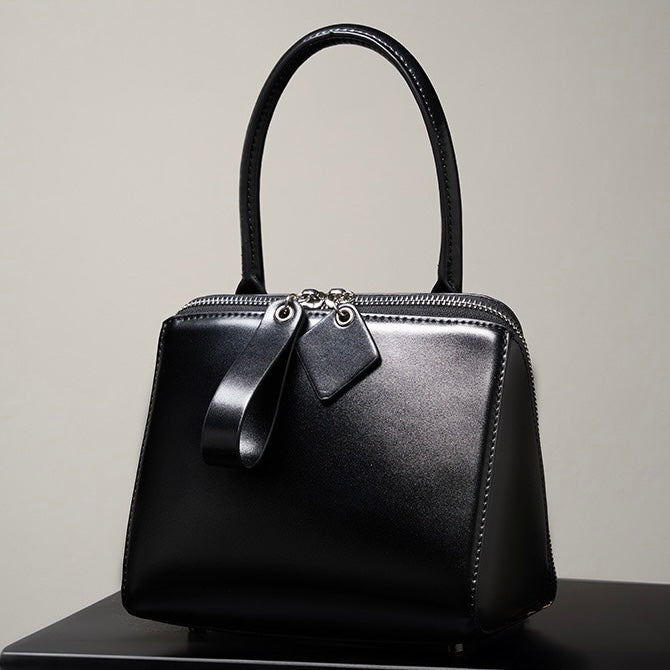 Women’s Genuine French Inspired Chic & Niche Crossbody Bag