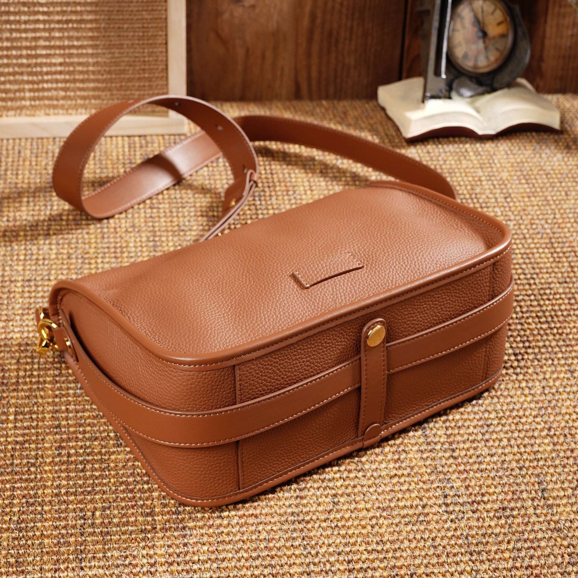 Women’s Genuine Leather Vintage Commuter Shoulder Bag