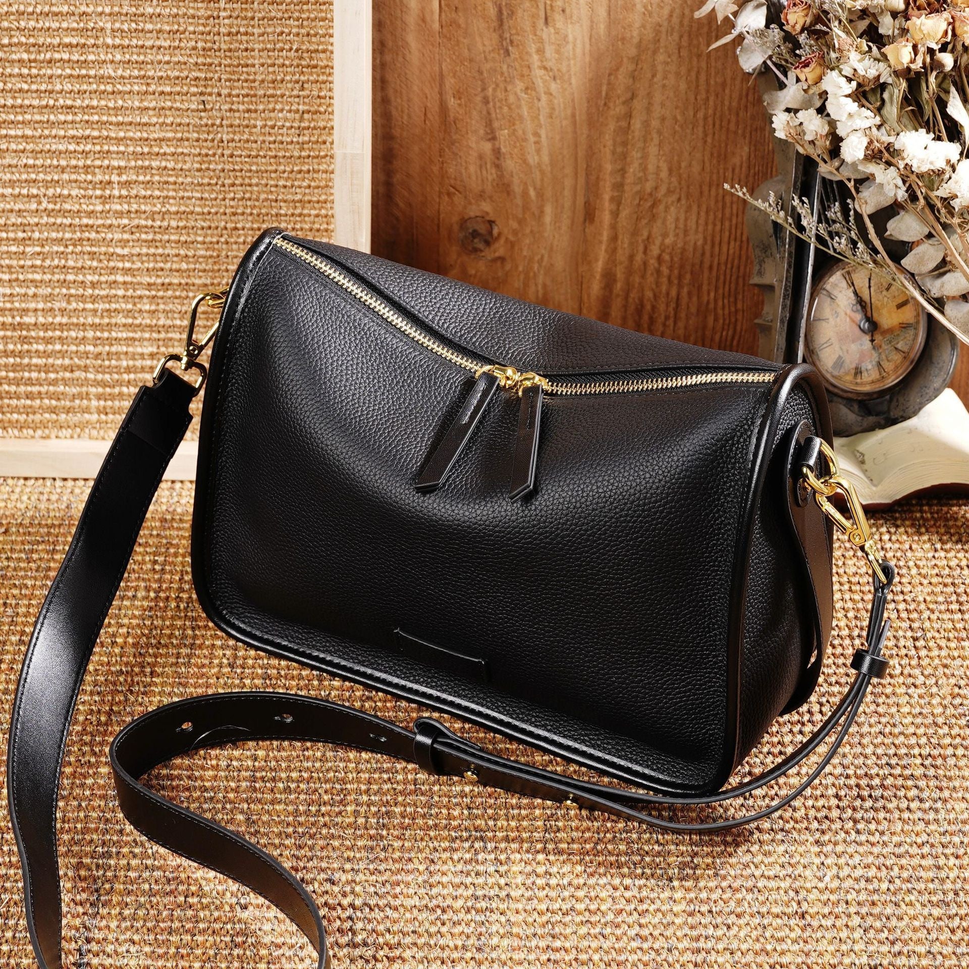 Women’s Genuine Leather Vintage Commuter Shoulder Bag