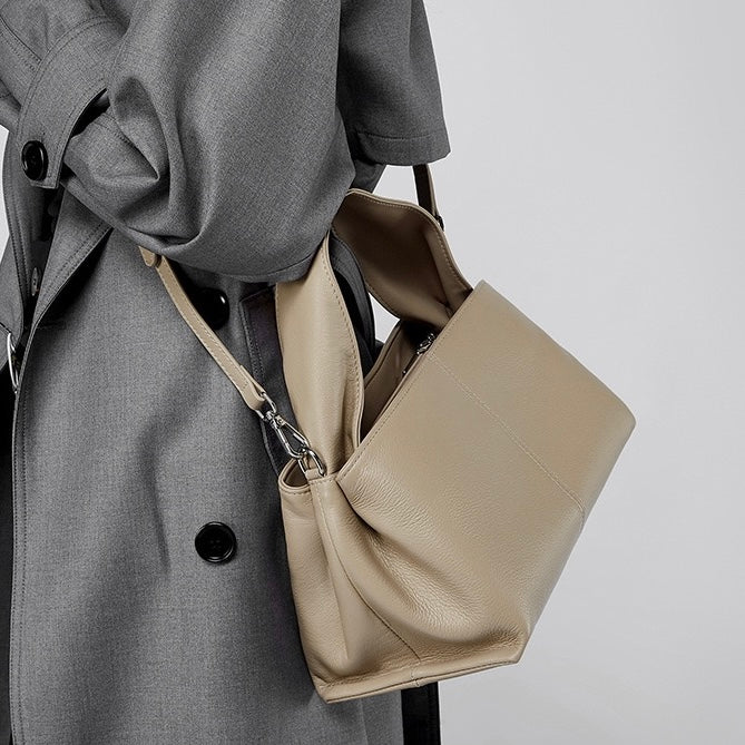 Women’s Genuine Leather Vintage-Style Top-Grain Shoulder Bag in Classic Design