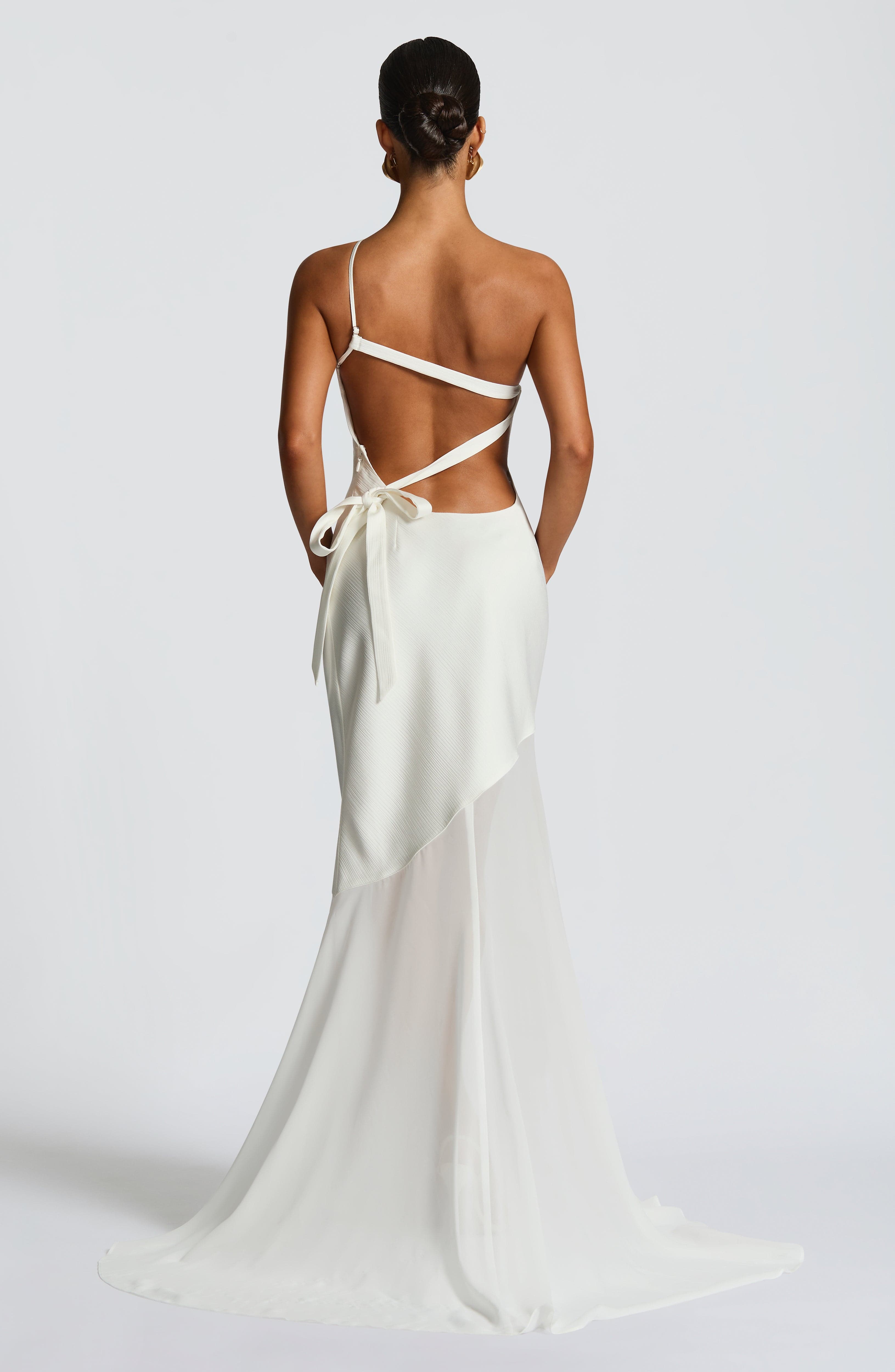 Carmen - One-Shoulder Mesh Gown