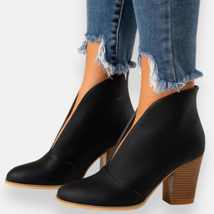 Aricie – Elegant Heeled Ankle Boots