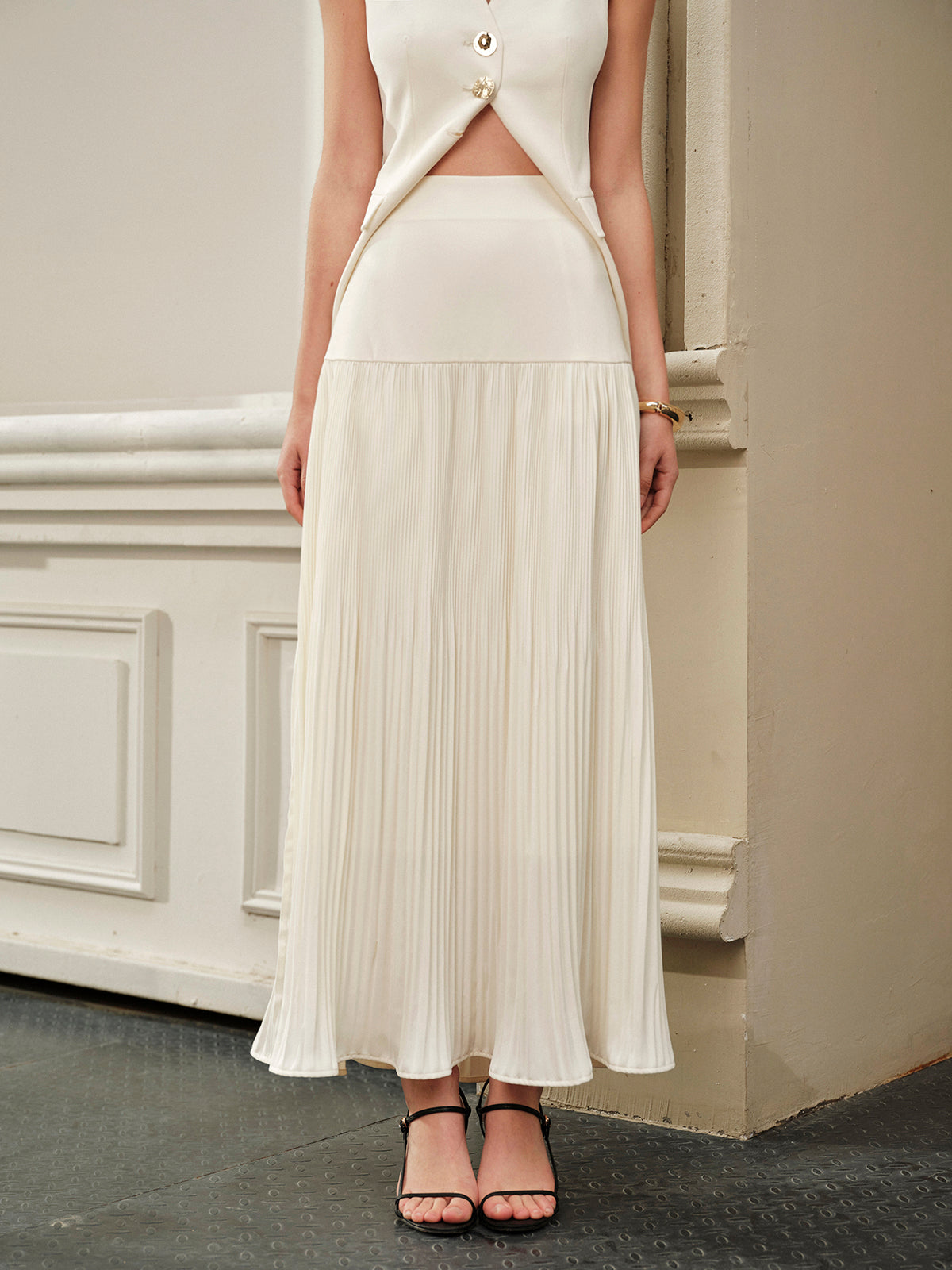 Mid-Waist Pleated Skirt