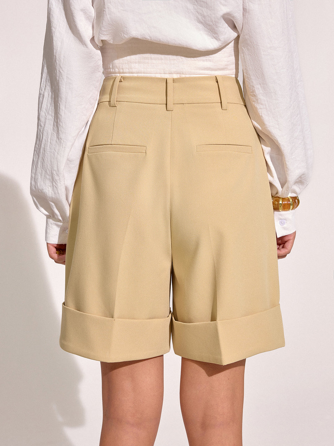 Pocket Mid-Waist Pleated Cuffed Shorts