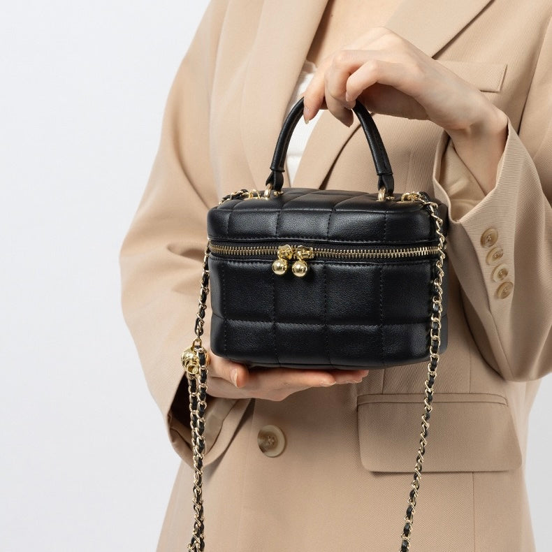 Women's Genuine Leather Textured Chain Shoulder Bag