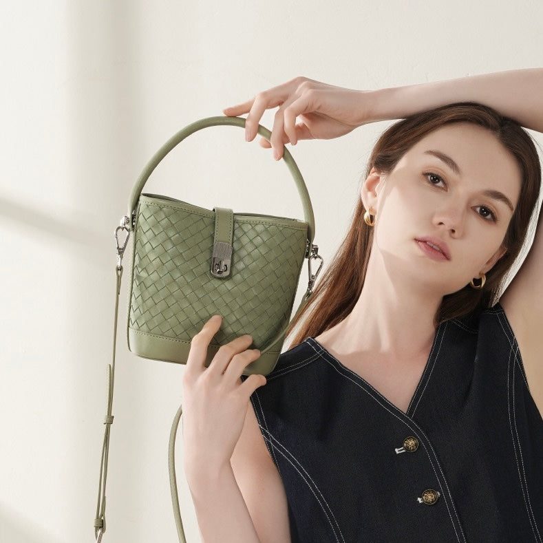 Women’s Genuine Sheepskin Woven Bucket Bag – Elegant Commuter Style