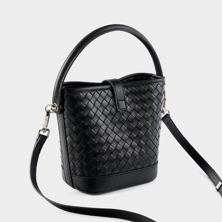 Women’s Genuine Sheepskin Woven Bucket Bag – Elegant Commuter Style