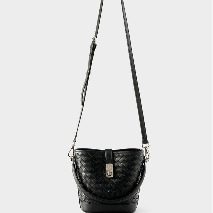 Women’s Genuine Sheepskin Woven Bucket Bag – Elegant Commuter Style