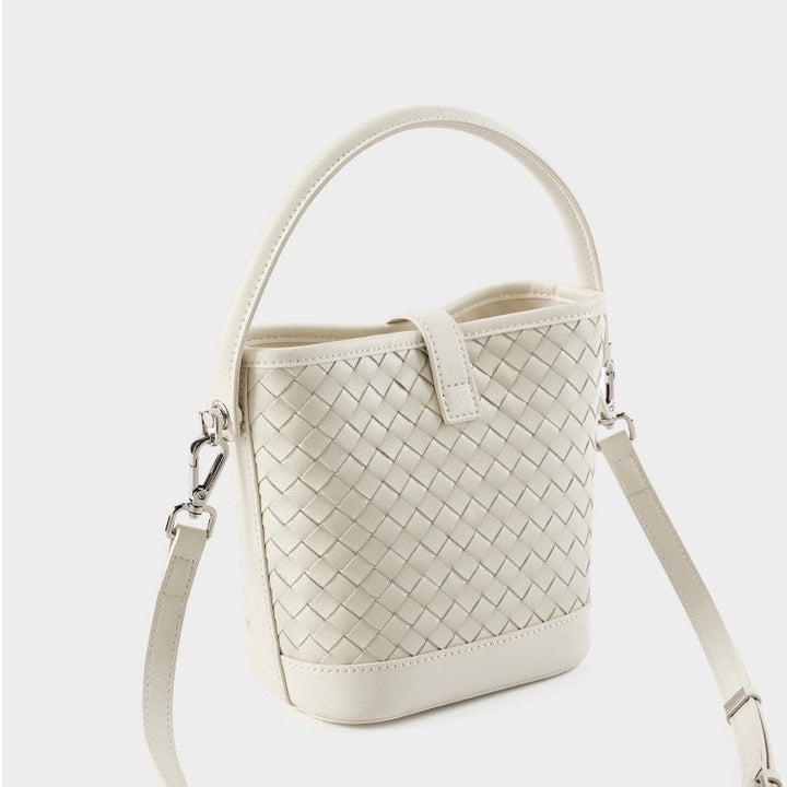 Women’s Genuine Sheepskin Woven Bucket Bag – Elegant Commuter Style