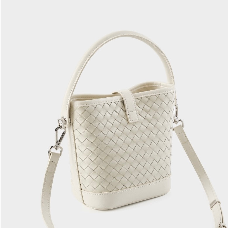 Women’s Genuine Sheepskin Woven Bucket Bag – Elegant Commuter Style