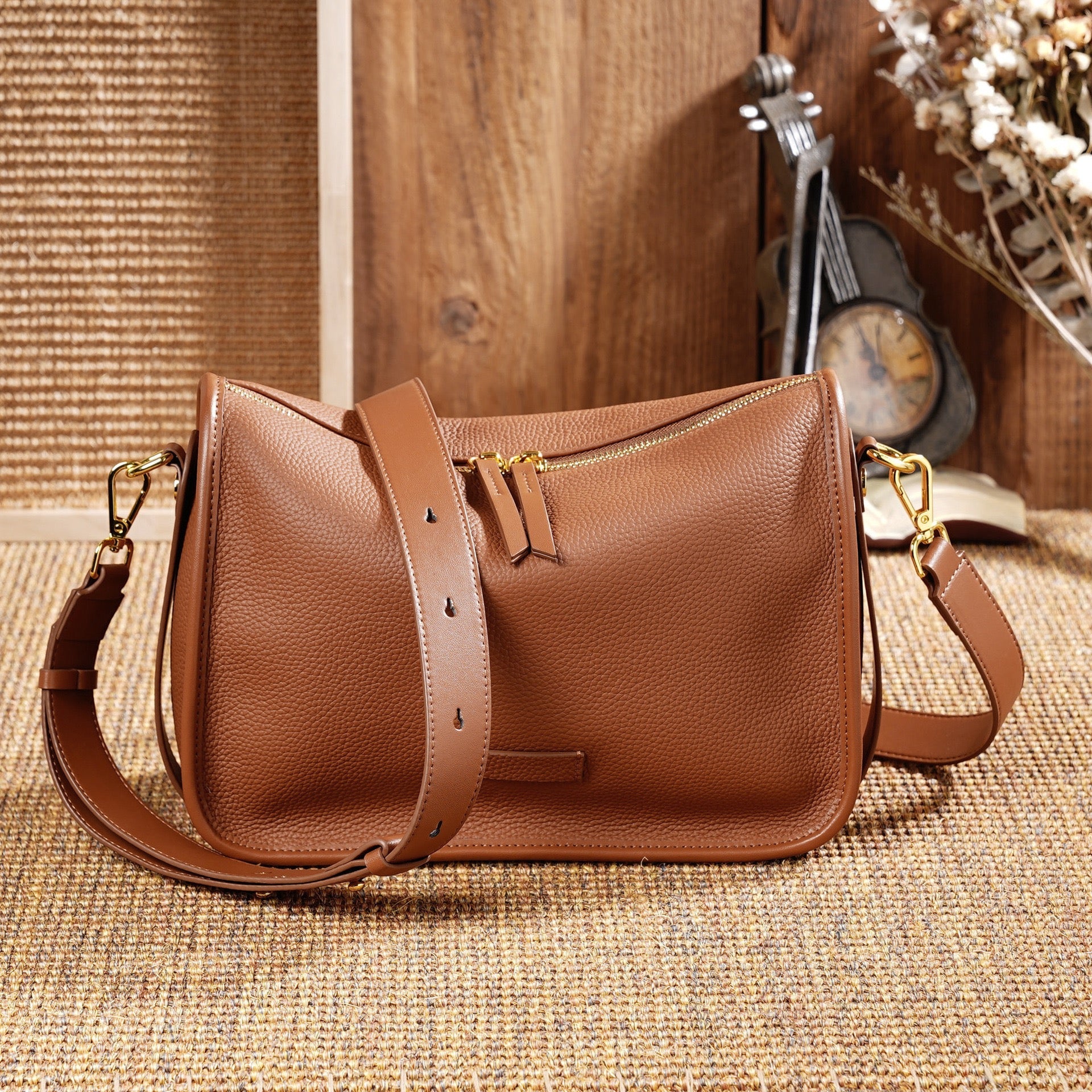 Women’s Genuine Leather Vintage Commuter Shoulder Bag