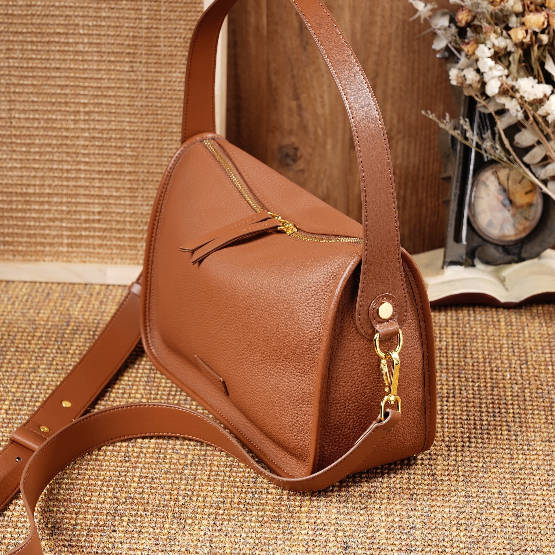 Women’s Genuine Leather Vintage Commuter Shoulder Bag