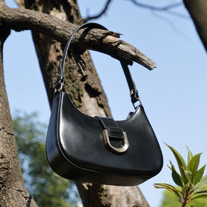 Women’s Soft Top-Grain Leather Baguette Shoulder Bag in Minimalist Commuter Style
