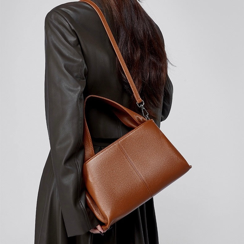 Women’s Genuine Leather Vintage-Style Top-Grain Shoulder Bag in Classic Design